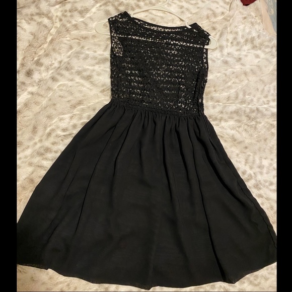 Black mini dress - Picture 2 of 2